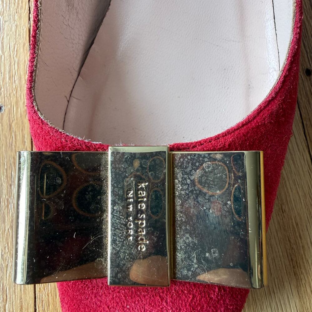 Kate Spade Red Suede Dijon Gold Metal Bow Block Heel Size 6 Classic Preppy Chic - Picture 11 of 15